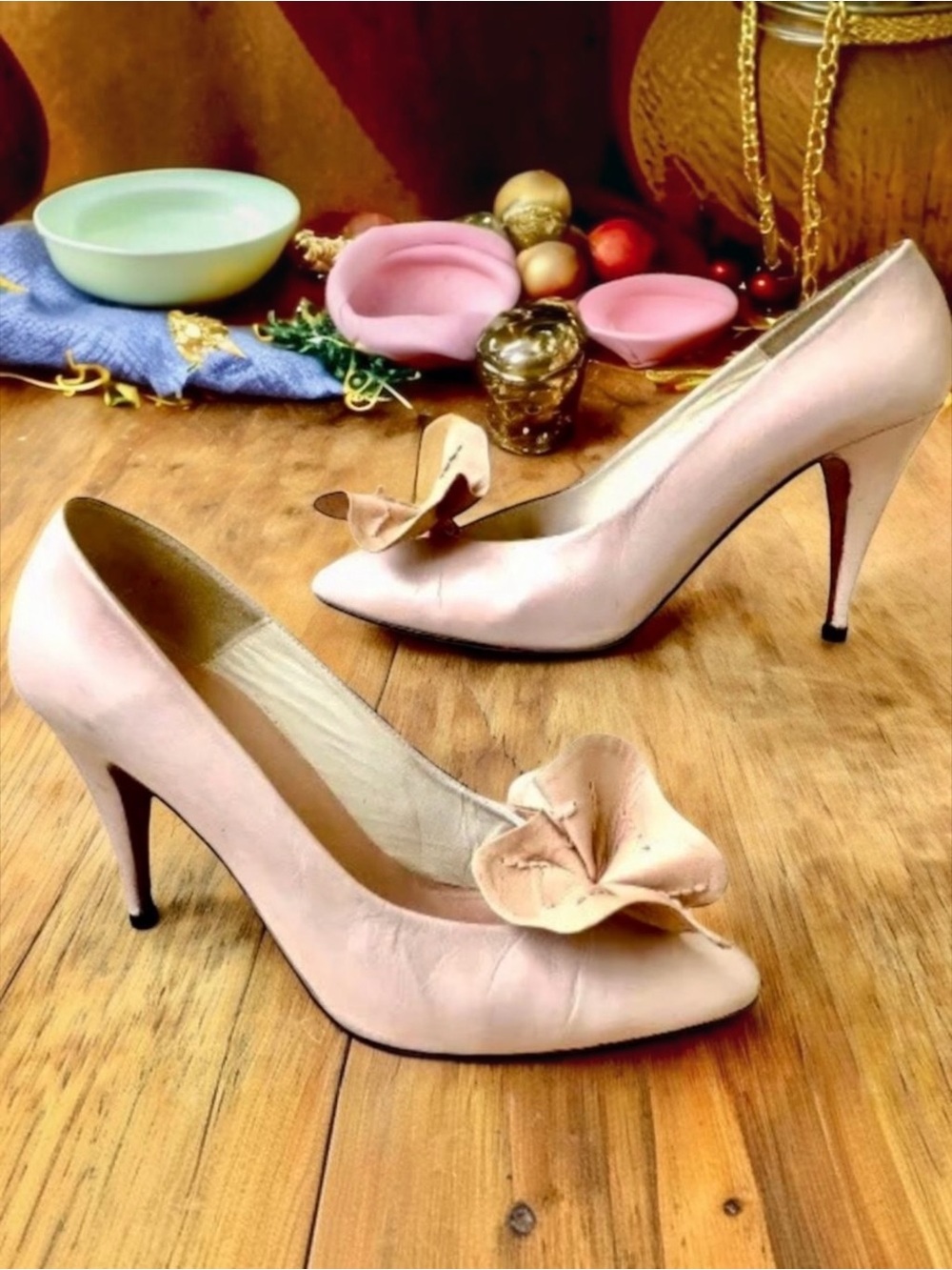 Martinez Valero Spain Vtg 80s Leather Ruffle Flower Pumps Pointed Toe Heels